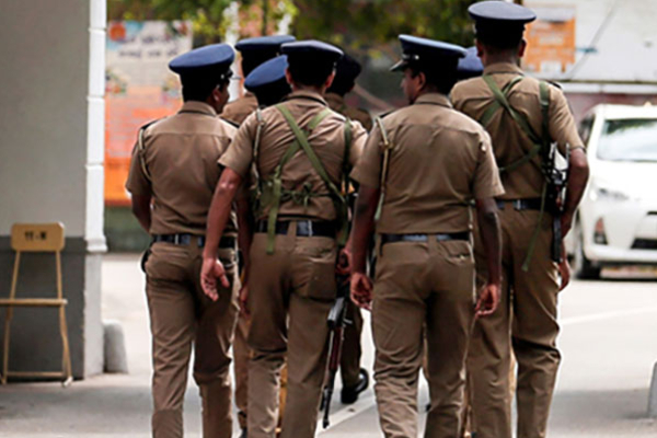 பொலிஸ் நிலையப் பொறுப்பதிகாரிகள் 32 பேர் உடன் இடமாற்றம் | 32 Police Hqi Officers Transfered