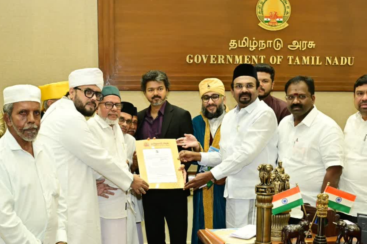 45 கிலோ சந்தனக்கட்டைகள் அரசாணையை நாகூர் திருவிழாவிற்கு வழங்கிய முதலமைச்சர் விஜய் | Cm Approves 45 Kg Sandalwood For Nagore Festival 45 கிலோ சந்தனக்கட்டைகள் அரசாணையை நாகூர் திருவிழாவிற்கு வழங்கிய முதலமைச்சர் விஜய் | Cm Approves 45 Kg Sandalwood For Nagore Festival