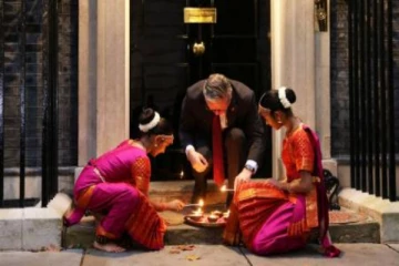 நிகழ்ச்சியில் இறைச்சி உணவு; மன்னிப்பு கேட்ட பிரதமர் - என்ன காரணம்?