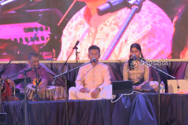 மட்டக்களப்பில் இடம்பெற்ற தென்னிந்திய பாடகர் உன்னிகிருஸ்ணனின் பக்தி இசைநிகழ்ச்சி | Unnikrishnan Musical Performance In Batticaloa மட்டக்களப்பில் இடம்பெற்ற தென்னிந்திய பாடகர் உன்னிகிருஸ்ணனின் பக்தி இசைநிகழ்ச்சி | Unnikrishnan Musical Performance In Batticaloa