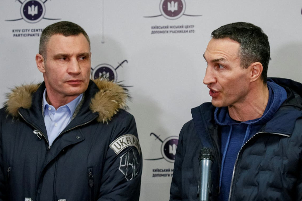 ரஷ்யாவிற்கு எதிராக  களமிறங்கும்   குத்துச்சண்டடை வீரர்கள்; ஆயுதமேந்தப்போவதாக  அறிவிப்பு! | Boxers Banging Against Russia