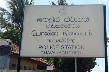 கொலை மிரட்டல் விடுத்து ஊடகவியலாளர் மீது வானில் வந்தோர் தாக்குதல்(Photos)