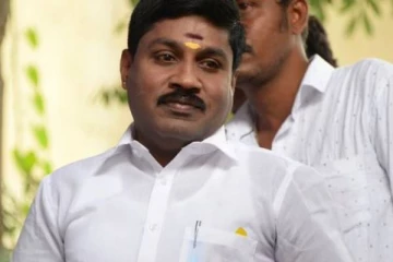 வாழை பழத்தை வைத்து ஜிபி முத்து செய்த காரியம்.. கோபம் அடைந்த கவர்ச்சி நடிகை