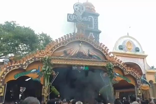 ஆயிரக்கணக்கான பக்தர்கள் புடைசூழ ஏறியது சந்நிதி முருகன் கொடி | Thondamanaaru Selvasannidhi Temple Annual Festival