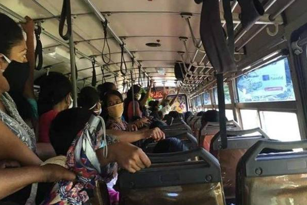 இலங்கையில் பஸ் நடத்துனரை எட்டி உதைத்த பெண் பயணி! வெளியான பரபரப்பு பின்னணி | Female Passenger Kicks Bus Conductor In Sri Lanka