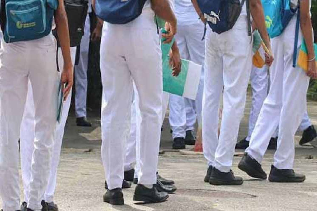 பிரபல பாடசாலைக்குள் நுழைந்து மாணவர்களுக்கு கொலை மிரட்டல் ; மாம்பழத்தால் வந்த வினை | Death Threat Issued To Students Popular School