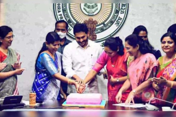 இலவச நாப்கின் - ஆந்திராவில் தொடங்கி வைத்தார் முதல்வர் ஜெகன்மோகன் ரெட்டி! | Politics Andra Jaganmohan Napkin