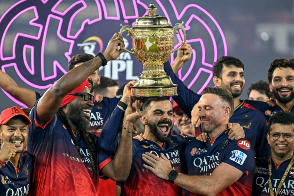 கோலியின் வீடியோவால்தான் கூட்டம் கூடியது - 11 பேர் உயிரிழப்பு வழக்கில் கர்நாடக அரசு அறிக்கை | Karnataka Govt Says Rcb Video Reason For Stampede