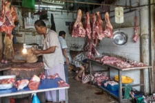இறைச்சிக் கடைகளின் அனுமதியை இரத்து செய்ய நடவடிக்கை