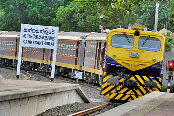 யாழில் இருந்து கொழும்பு சென்ற புகையிரதத்தில் தென்னிலங்கையர்கள் அடாவடி! | Sinhalese Riot On The Train From Jaffna To Colombo