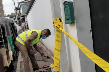 வானொலியினால்  ஏற்பட்ட தகராறில் ஒருவர் வெட்டிக்கொலை