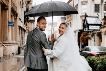 உக்ரைன் அகதியை பேஸ்புக்கில் சந்தித்து திருமணம் செய்துகொண்ட பிரித்தானியர்