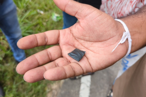 புல்வெளியில் மறைத்து வைக்கப்பட்டிருந்த ஹெரோயின்; எடுத்துச் செல்ல வந்தவர்கள் க்ஷாக்! | Heroin Hidden In The Grass