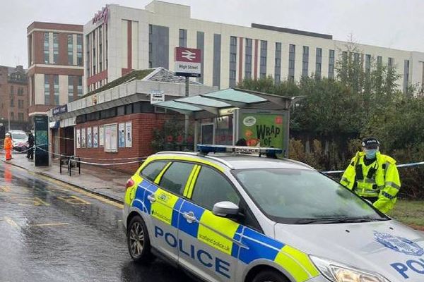 பரபரப்பான ரயில் நிலையத்தில் பட்டப்பகலில் நடந்த கொடூர சம்பவம்! நடுங்கிப்போன மக்கள் | The Tragic Incident Railway Station In Scotland பரபரப்பான ரயில் நிலையத்தில் பட்டப்பகலில் நடந்த கொடூர சம்பவம்! நடுங்கிப்போன மக்கள் | The Tragic Incident Railway Station In Scotland