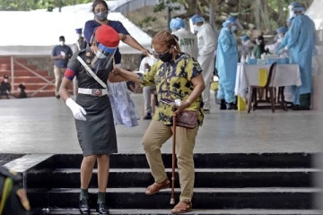 கொழும்பில் 24 மணிநேர தடுப்பூசி செலுத்தும் நிலையம் ஆரம்பம்