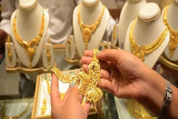 இலங்கையில் தங்கம் வாங்க விரும்புவர்களுக்கு மகிழ்ச்சியான தகவல் | The Fall In The Price Of Gold In Sri Lanka