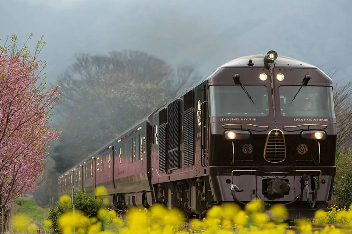 Seven Stars in Kyushu: பயணத்தை ரசிக்க வைக்கும் ஜப்பானின் சொகுசு ரயில்! | World S Only Seven Star Train Ticket Costs 17 Lakh Seven Stars in Kyushu: பயணத்தை ரசிக்க வைக்கும் ஜப்பானின் சொகுசு ரயில்! | World S Only Seven Star Train Ticket Costs 17 Lakh
