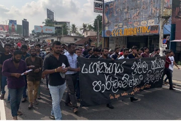 ஆயிரக் கணக்கில் திரண்ட மாணவர்கள்: நாடாளுமன்ற வளாகத்தில் பதற்ற நிலை! குவிக்கப்பட்டுள்ள பொலிஸார்  (Video)