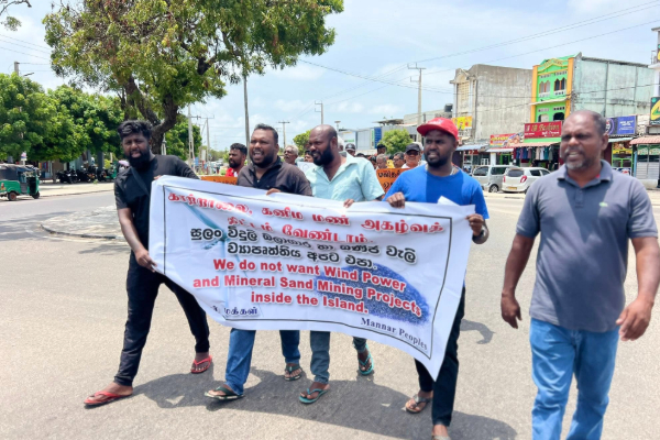 மன்னாரில் பொதுமக்கள் பொலிஸார் முறுகல்! | Civilian Police In Mannar Grumble