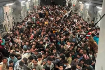 ஒரே விமானத்தில் 640 பேர்:உயிர் பிழைத்தால் போதுமென்று தப்பித்த ஆப்கான் மக்கள்