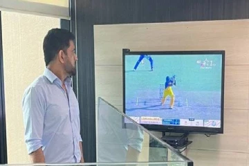 தோனியை வியக்க வைத்த தமிழக வீரர் - அடஅவரோட எதிர்காலம் இப்பவே தெரியுதே..!