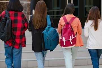 பெண் பிள்ளைகளை மேலதிக வகுப்புக்கு அனுப்பும் பெற்றோருக்கு எச்சரிக்கை: ஆசிரியரின் துர்நடத்தை அம்பலம்