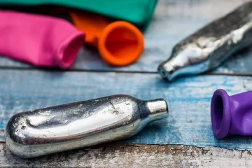 சிரிப்பு வாயுவுக்கு தடை விதித்த உலகின் முதல் நாடு: கூறப்பட்ட காரணம்