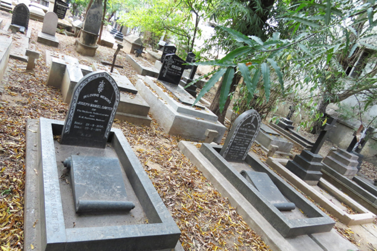 இலங்கையில் புதைக்கபட்ட குழந்தையின் சடலத்திற்கு நடத்தப்பட்ட செயலால் சந்தேகத்தில் பொலிஸார் | Authorities Act Over Buried Child S Body