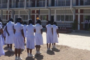 தமிழ் பாடசாலையில் நீண்டகாலமாக குடும்ப ஆட்சி நடத்தும் தம்பதி; கண்டுகொள்வார்களா அதிகாரிகள்!