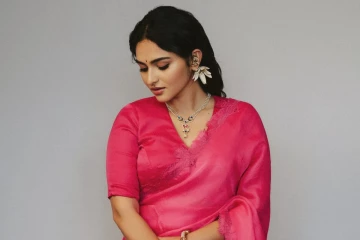 கயாடு லோஹர் ரெட்ரோ லுக் சேலையில் அழகிய போட்டோஷூட்