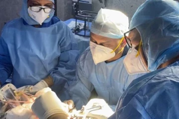 ලොව ප්‍රථම වරට ගර්භාෂය තුළ වැඩෙන බිළිඳෙකුට සාර්ථක සැත්කමක්.