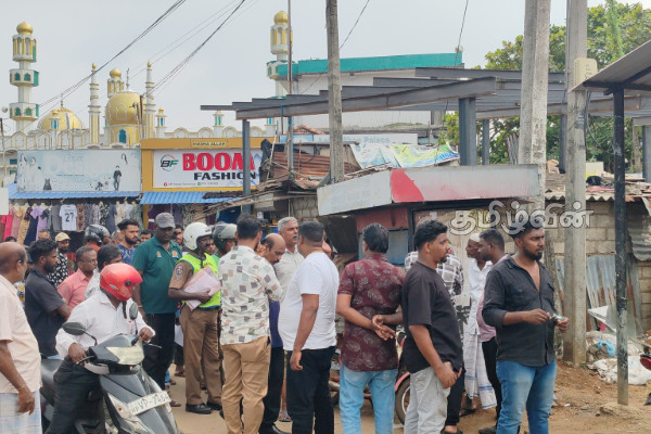 மாநகரசபையின் அனுமதியின்றி அமைக்கப்படும் வர்த்தக நிலையம் : அதிகாரிகள் அசமந்தம் | Center Established Without Permission Mc