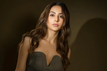 பட்டாசு வெடிப்பது பற்றி சர்ச்சையாக பேசிய ரகுல் ப்ரீத்! வறுத்தெடுத்த நெட்டிசன்கள்