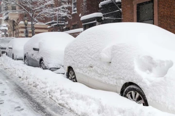 வரலாறு காணாத அளவு வீசி வரும் பனிப்புயல்