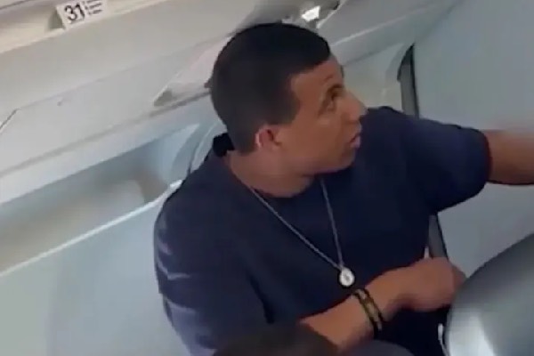 Chaos on Flight Passenger Claims Laptop is a Bomb