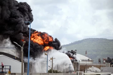 துபாய் கடற்பரப்பில் மிகப்பெரிய எண்ணெய் கப்பல் மீது ஈரான் தாக்குதல்; அச்சத்தில் உலக நாடுகள்!