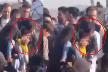 உலகின் மிகப் பெரிய வலி! காபூல் விமானநிலையத்தில் பெற்றோர் கண்முன் உயிரிழந்த குழந்தை: கண்கலங்க வைக்கும் வீடியோ