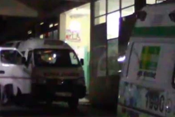 ஹோட்டலின் இரண்டாவது மாடியில் இருந்து தவறி விழுந்த குழந்தை!