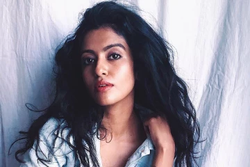 சீரியலில் அடக்க ஒடுக்கமாக நடித்த ரோஷினியா இது..! மார்டன் உடையில் எப்படி இருக்கிறார் பாருங்க