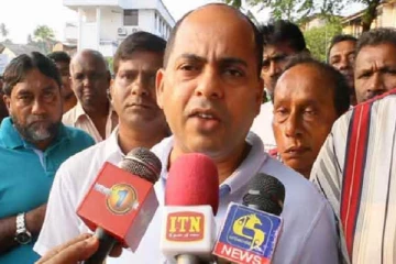 நிதியமைச்சரை பதவி நீக்க வேண்டும்