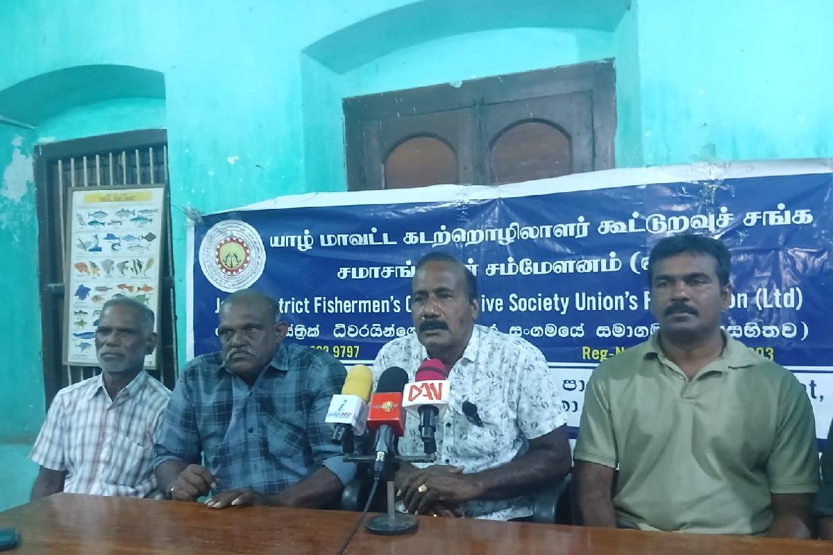 எல்லை தாண்டும் இந்திய கடற்றொழிலாளர்கள் - யாழ் கடற்றொழில் சமாசத்தின் கோரிக்கை | Fire On Border Crossing Indian Fishermen Jaffna
