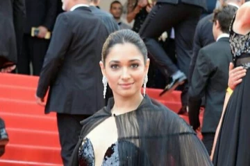 ஹாலிவுட் ஹீரோயின்களுக்கு இணையாக உடையணிந்து மாஸ் காட்டிய தமன்னா, இதோ