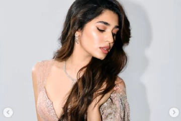 22 வயதே-ஆன LIK பட நாயகி க்ரித்தி ஷெட்டியின் கிளாமர் போட்டோஷூட்..