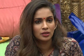 பைக் மேல் அமர்ந்து மார்டன் உடையில் போட்டோஷூட் நடத்திய பிக் பாஸ் சமுயுக்தா.. வைரல் போட்டோஸ்