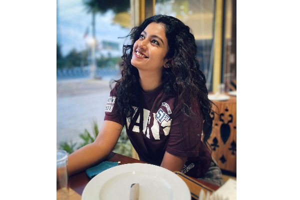 புத்தாண்டு ஸ்பெஷலாக பாரதி கண்ணம்மா ரோஷினி வெளியிட்ட புகைப்படம்.. இதோ | Bharathi Kannama Roshini Latest Picture