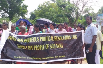 மக்களுக்கு அதிகார பரவலாக்கம் என்பது ஜனநாயக உரிமை - நெடுங்கேணியில் போராட்டம்