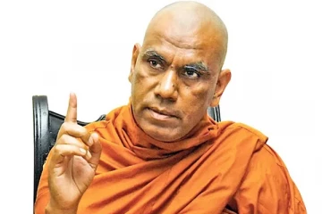 எண்ணெய் தாங்கிகளை இந்தியாவிடம் ஒப்படைக்க அரசாங்கம் முயற்சி – ஒமல்பே சோபித தேரர்