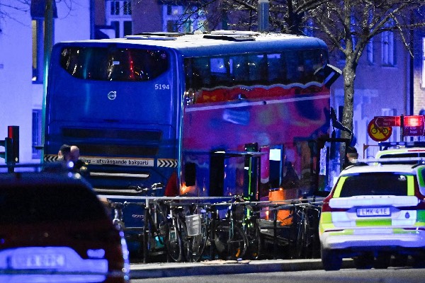 ஸ்டாக்ஹோமில் 3 பேரின் உயிரை பறித்த பேருந்து விபத்து: ஓட்டுநரை விடுதலை செய்ய உத்தரவு | Stockholm Bus Crash Incident Driver Released ஸ்டாக்ஹோமில் 3 பேரின் உயிரை பறித்த பேருந்து விபத்து: ஓட்டுநரை விடுதலை செய்ய உத்தரவு | Stockholm Bus Crash Incident Driver Released