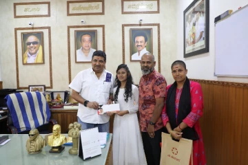 இந்தியாவில் இலங்கை தமிழர் முகாமில் சாதனை படைத்த மாணவி! தமிழக அமைச்சர் வழங்கியுள்ள அன்பளிப்பு