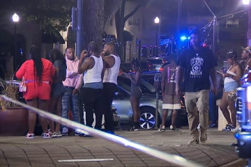 அமெரிக்காவில் கேளிக்கை விடுதியில் துப்பாக்கிச்சூடு; நால்வர் பலி 18 பேர் காயம்